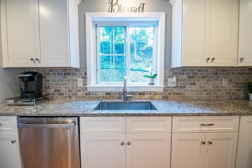 46 Berwick Road Attleboro, MA 02703 - Photo 22 of 41