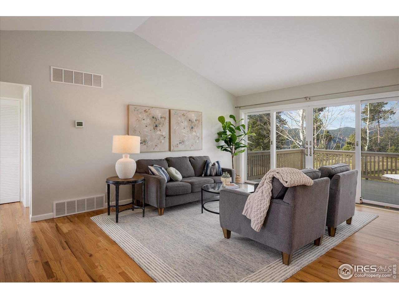 1635 Lost Angel Road Boulder, CO 80302 - Photo 10 of 37 Sunny living room