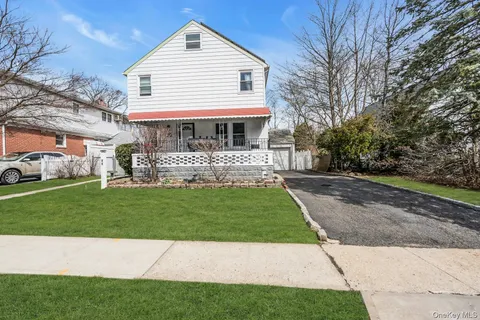 $999,999 | 30 Norfolk Drive East, Elmont, NY 11003