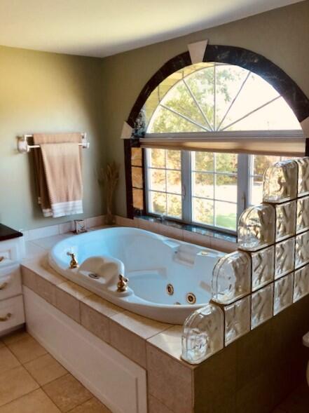 230 Bond Road Corinna, ME 04928 - Photo 14 of 16 SECONDFLOORMASTERBATHTUB
