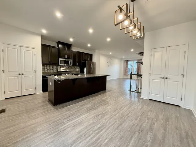 $3,400 | 45 Nicholas Drive West, Des Plaines, IL 60016