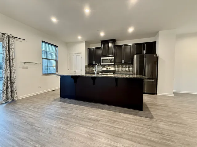 $3,400 | 45 Nicholas Drive West, Des Plaines, IL 60016