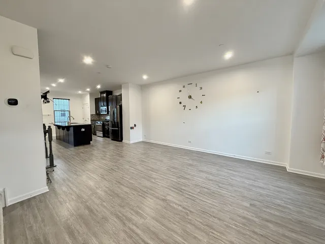 $3,400 | 45 Nicholas Drive West, Des Plaines, IL 60016