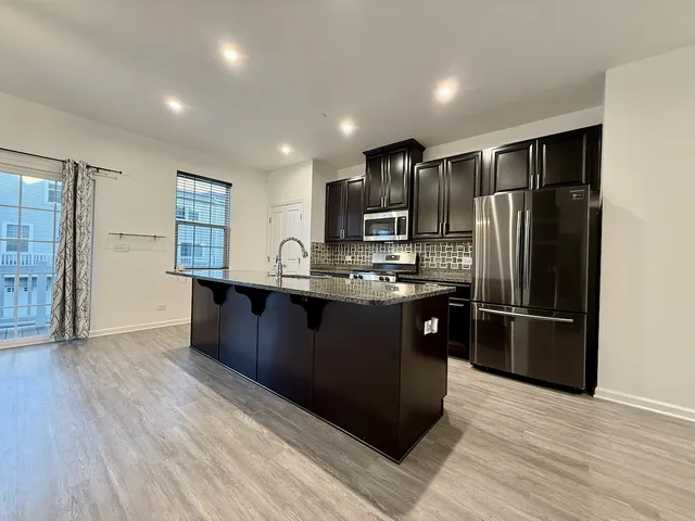 $3,400 | 45 Nicholas Drive West, Des Plaines, IL 60016