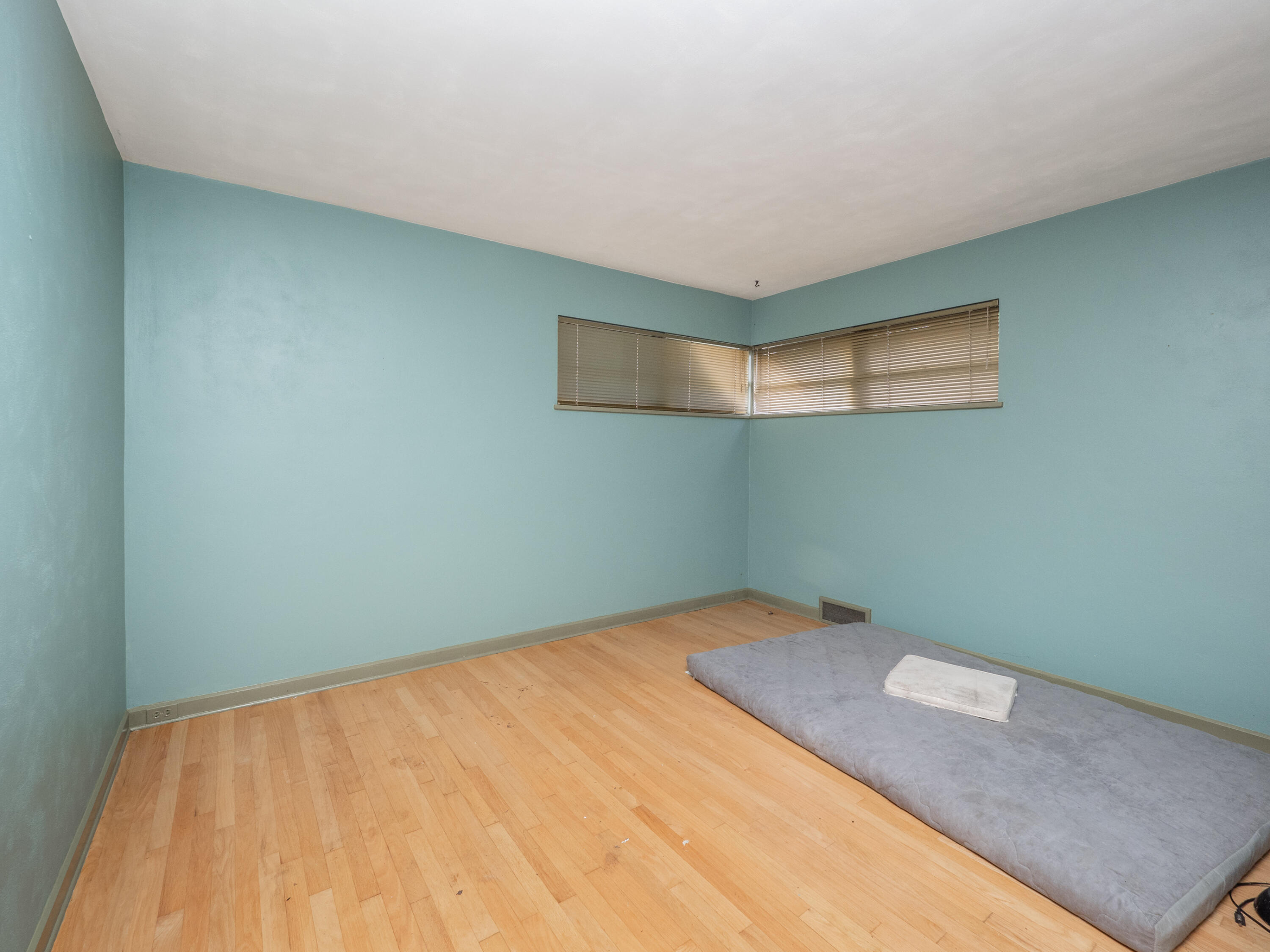 1414 Low Road Kalamazoo, MI 49008 - Photo 17 of 26 1414 Low St-112