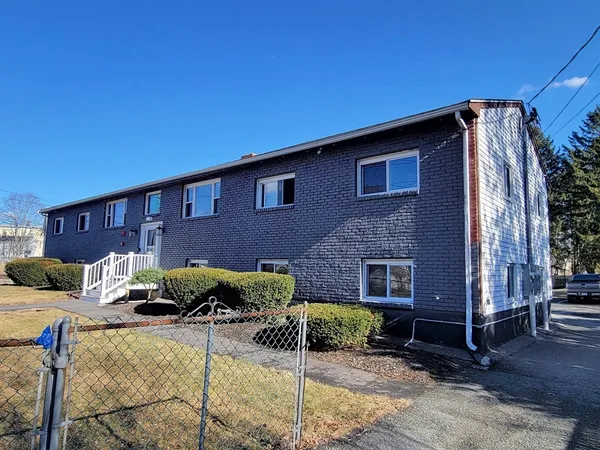 $2,300 | 12 Green Street, Unit 4, Stoughton, MA 02072