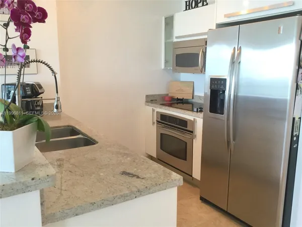 $3,200 | 601 Northeast 36th Street, Unit 1208, Miami, FL 33137