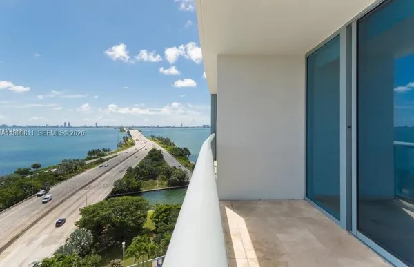 $3,200 | 601 Northeast 36th Street, Unit 1208, Miami, FL 33137
