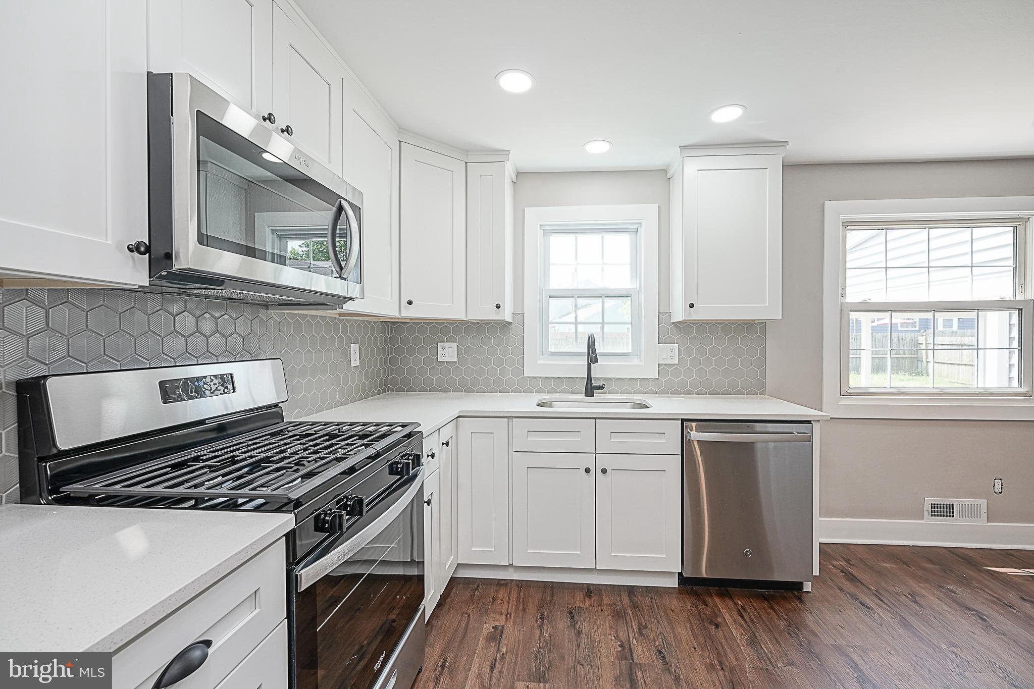 3 Euston Road Marlton, NJ 08053 - Photo 8 of 40 Kitchen with Stainless Steel Appliances