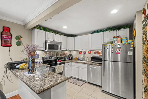 $235,000 | 526 Shady Pine Way, Unit D2, Greenacres, FL 33415