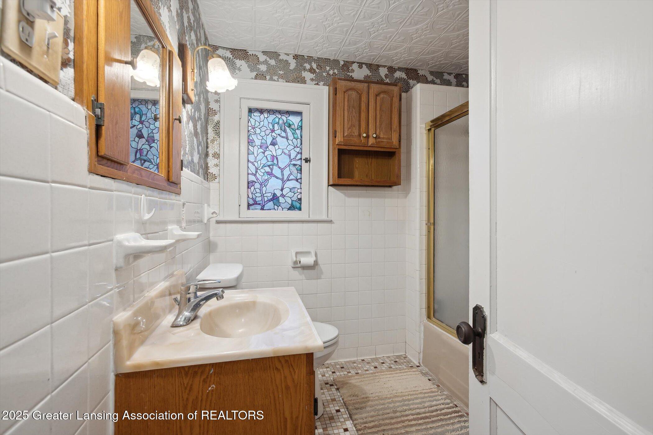 222 Strathmore Road Lansing, MI 48910 - Photo 28 of 43 28-222-Strathmore-Rd-Lansing-MI-48910-Wi