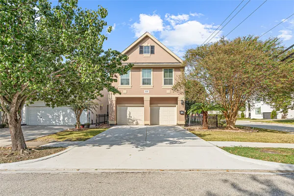 $3,900 | 112 White Drive, Bellaire, TX 77401