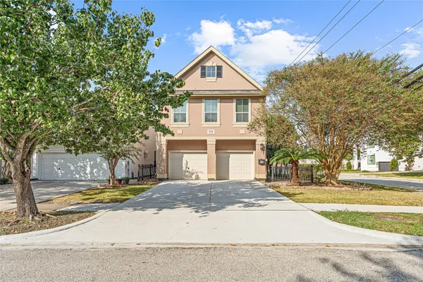 $4,000 | 112 White Drive, Bellaire, TX 77401