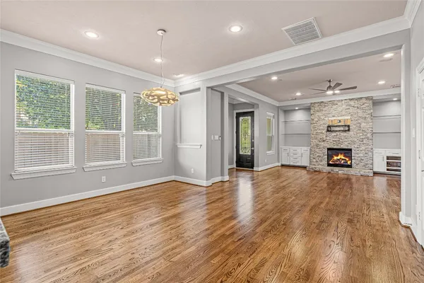 $4,000 | 112 White Drive, Bellaire, TX 77401