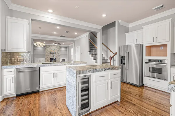 $3,900 | 112 White Drive, Bellaire, TX 77401