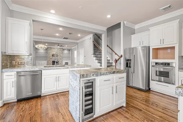 $4,000 | 112 White Drive, Bellaire, TX 77401