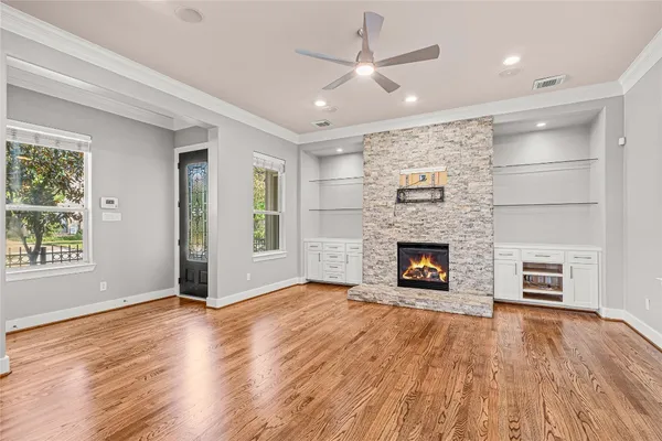 $4,000 | 112 White Drive, Bellaire, TX 77401