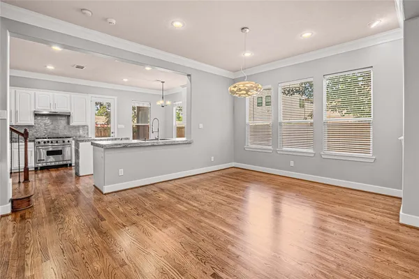 $4,000 | 112 White Drive, Bellaire, TX 77401