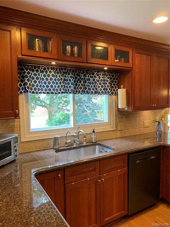 35033 Old Timber Road Farmington Hills, MI 48331 - Photo 9 of 44
