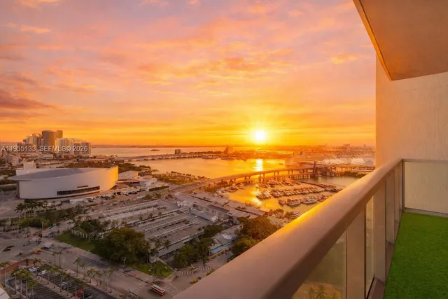 $420,000 | 244 Biscayne Boulevard, Unit 3104, Miami, FL 33132