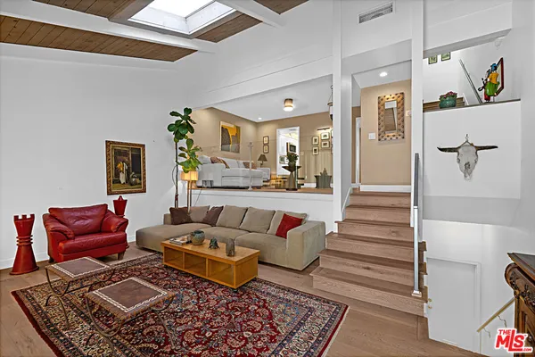 $890,000 | 11824 Moorpark Street, Unit F, Studio City, CA 91604