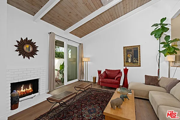$890,000 | 11824 Moorpark Street, Unit F, Studio City, CA 91604
