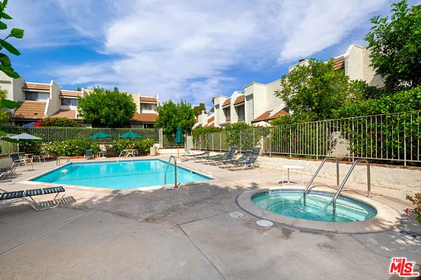 $890,000 | 11824 Moorpark Street, Unit F, Studio City, CA 91604