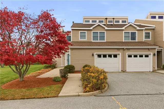 $525,000 | 41 Lawton Brook Lane, Portsmouth, RI 02871