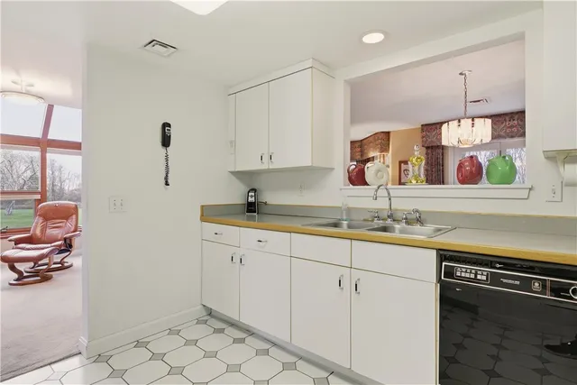 $525,000 | 41 Lawton Brook Lane, Portsmouth, RI 02871