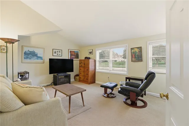 $525,000 | 41 Lawton Brook Lane, Portsmouth, RI 02871