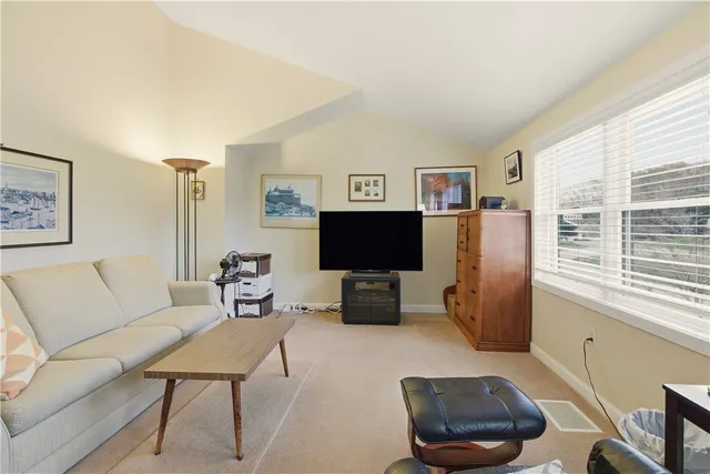 $525,000 | 41 Lawton Brook Lane, Portsmouth, RI 02871