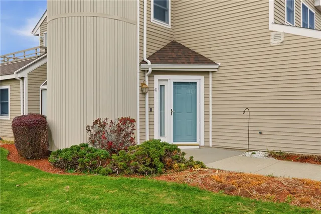 $525,000 | 41 Lawton Brook Lane, Portsmouth, RI 02871