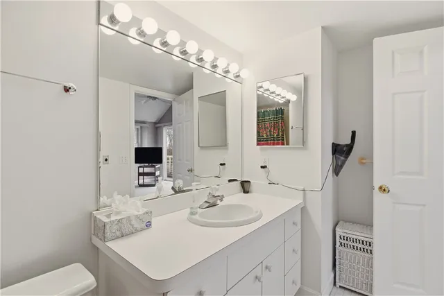 $525,000 | 41 Lawton Brook Lane, Portsmouth, RI 02871