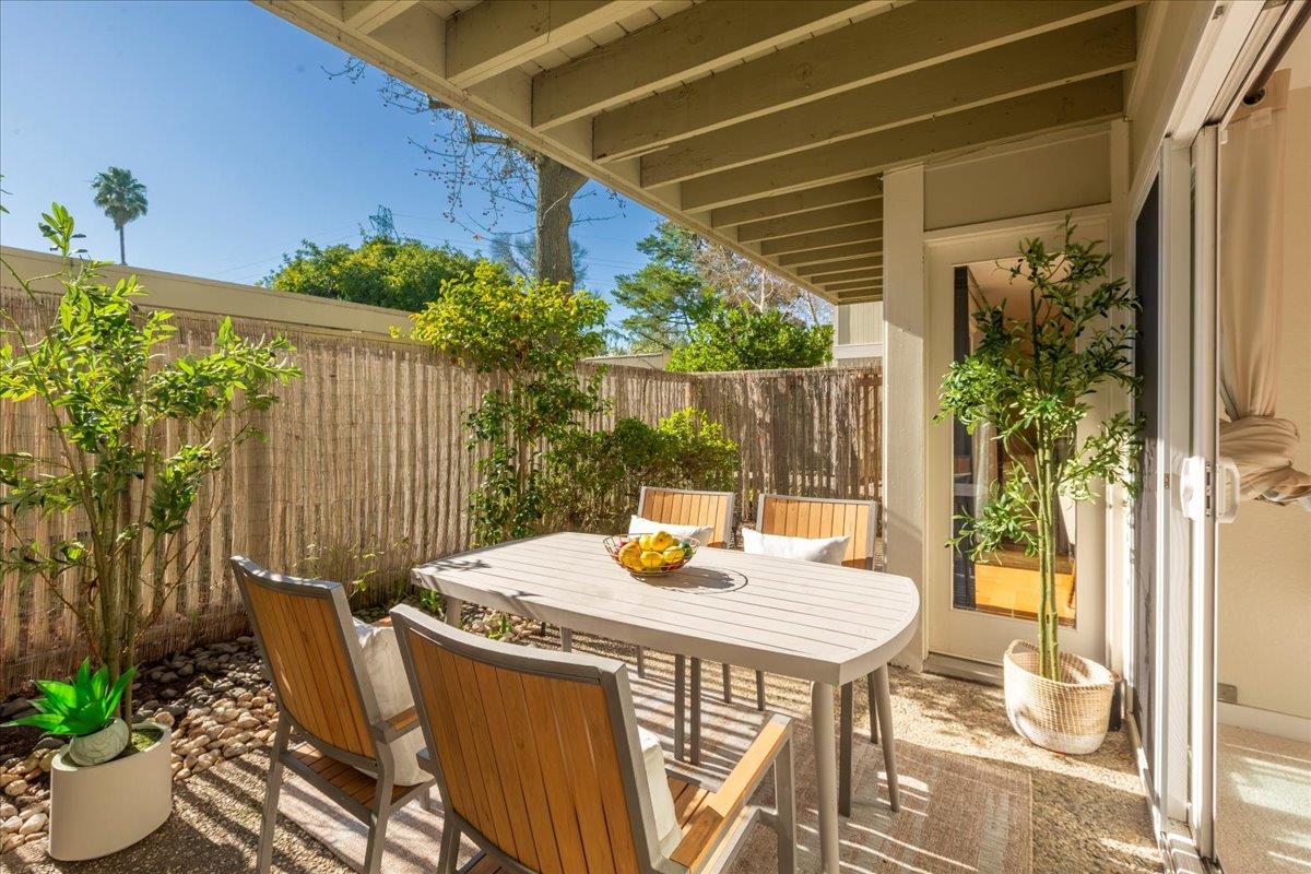 280 Easy Street, Unit 307 Mountain View, CA 94043 - Photo 23 of 30 a view of a outdoor seating area