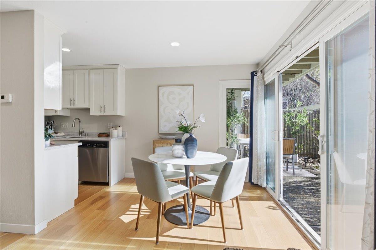280 Easy Street, Unit 307 Mountain View, CA 94043 - Photo 9 of 30 a dining room with furniture and window