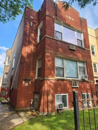$2,300 | 6106 North Washtenaw Avenue, Unit 2, Chicago, IL 60659