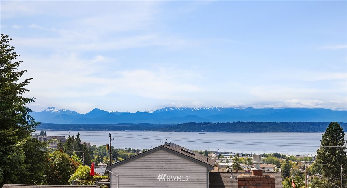934 Maple Street Edmonds, WA 98020 - Photo 2 of 25