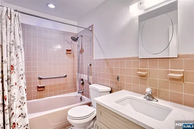 $699,000 | 314 Hirschfield Place, New Milford, NJ 07646