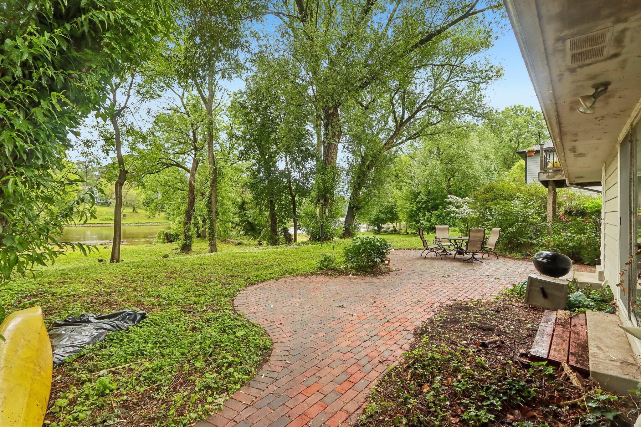 7400 North Pierron Road Glendale, WI 53209 - Photo 35 of 49 patio