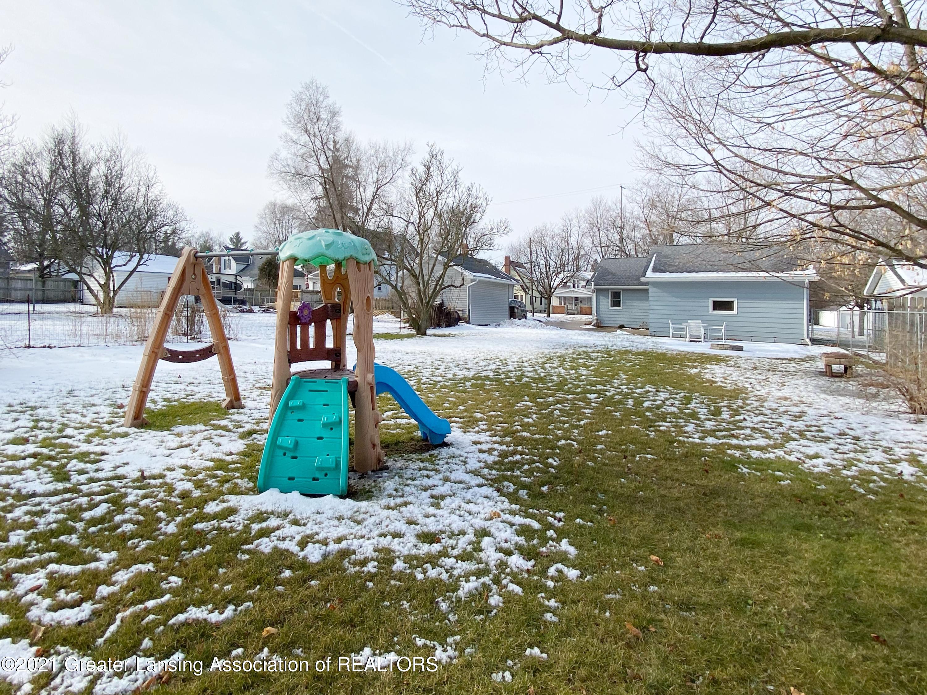 709 South Cochran Road Charlotte, MI 48813 - Photo 27 of 28 Yard