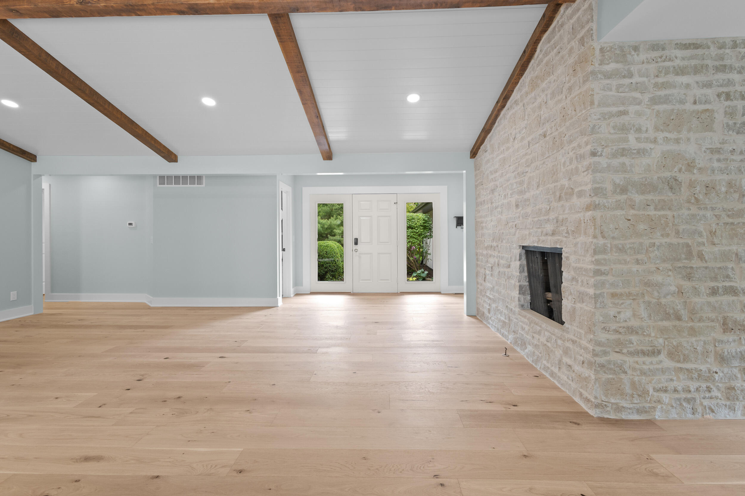986 Indian Hills Road Fontana, WI 53125 - Photo 9 of 108 Living Room