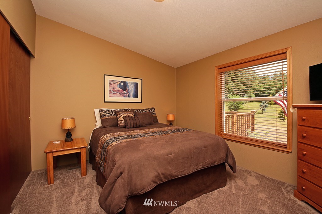4954 Bounty Loop Freeland, WA 98249 - Photo 5 of 24 Gallery Image 5