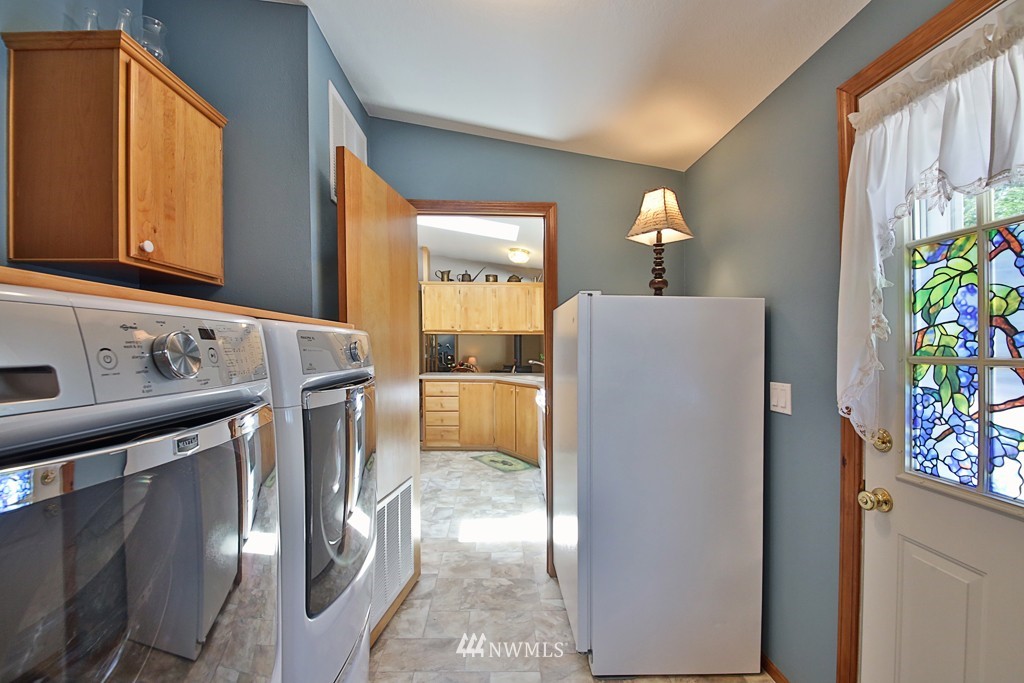 4954 Bounty Loop Freeland, WA 98249 - Photo 9 of 24 Gallery Image 9