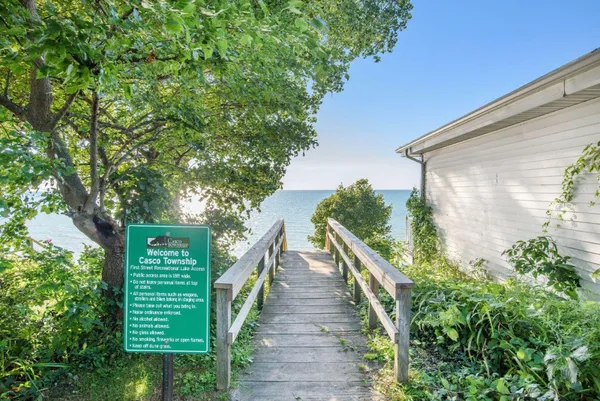 $314,900 | 7374 North Shore Drive, Unit 16, South Haven, MI 49090