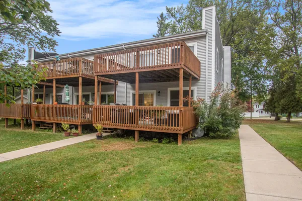 $314,900 | 7374 North Shore Drive, Unit 16, South Haven, MI 49090