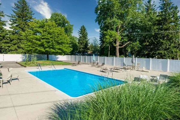 $314,900 | 7374 North Shore Drive, Unit 16, South Haven, MI 49090