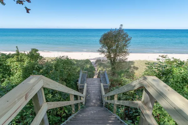 $314,900 | 7374 North Shore Drive, Unit 16, South Haven, MI 49090
