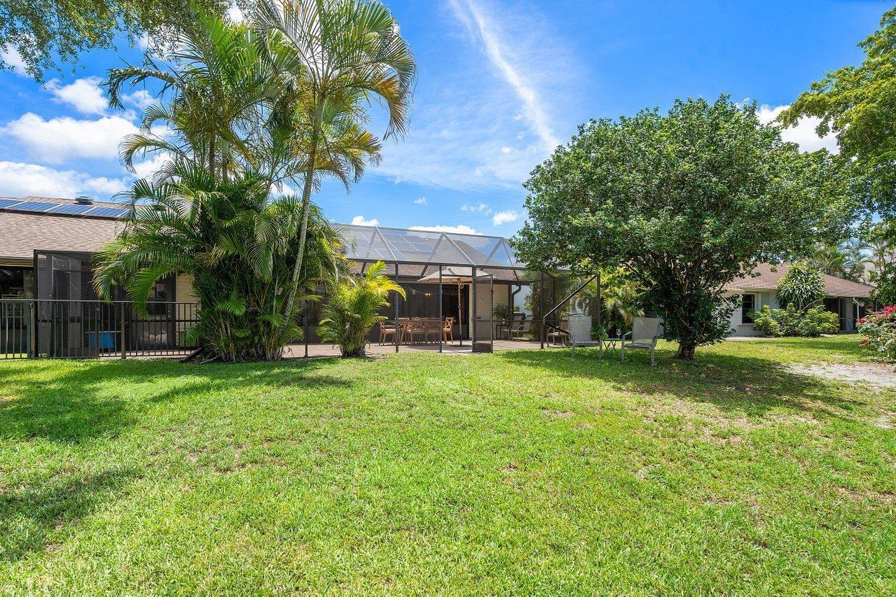 1369 Riverside Circle Wellington, FL 33414 - Photo 28 of 47 Garden