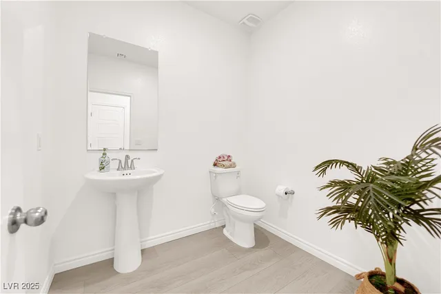 $2,050 | 334 Laurel Peak Drive, Henderson, NV 89015