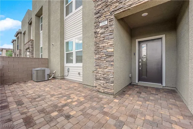 $2,050 | 334 Laurel Peak Drive, Henderson, NV 89015